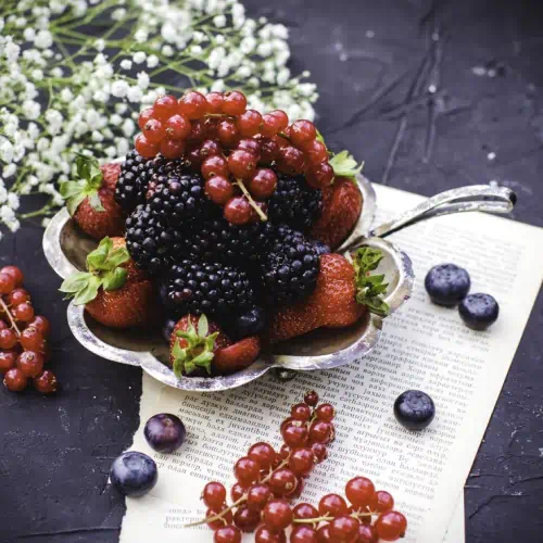Органическое удобрение и стимулятор роста для ягодных культур. Микроэлементы подобраны именно для ягодников. Aminirost 200 мл